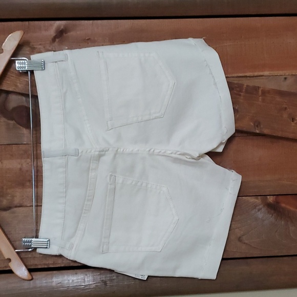 New Daily Ritual Shorts - Picture 2 of 6